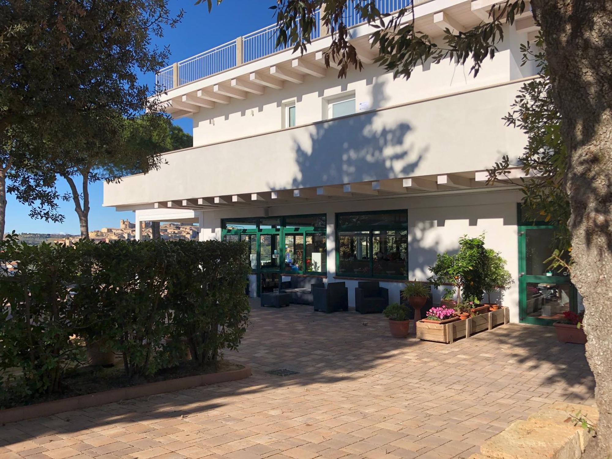Casablanca Hotel Чивитанова-Марке Экстерьер фото