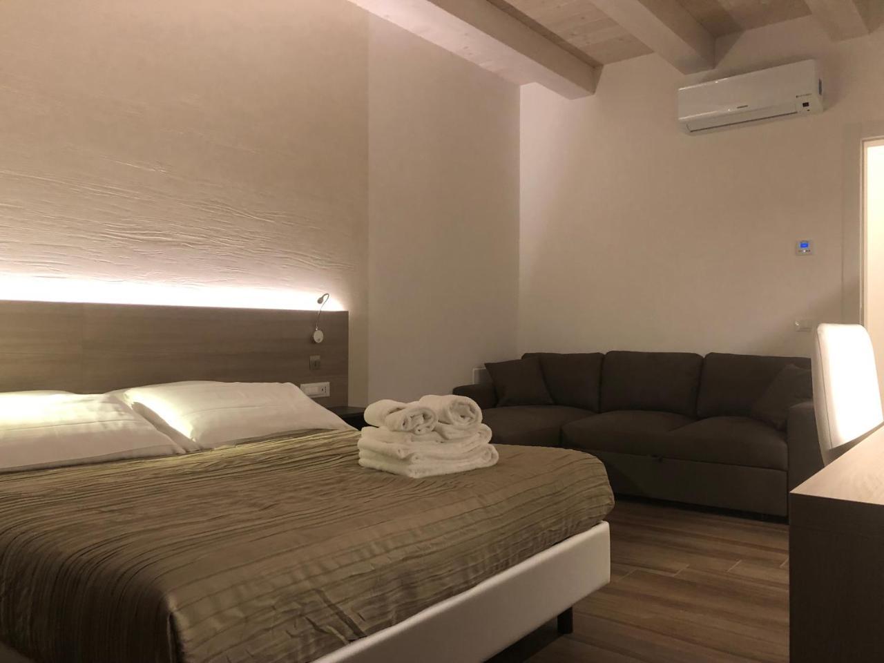 Casablanca Hotel Чивитанова-Марке Экстерьер фото
