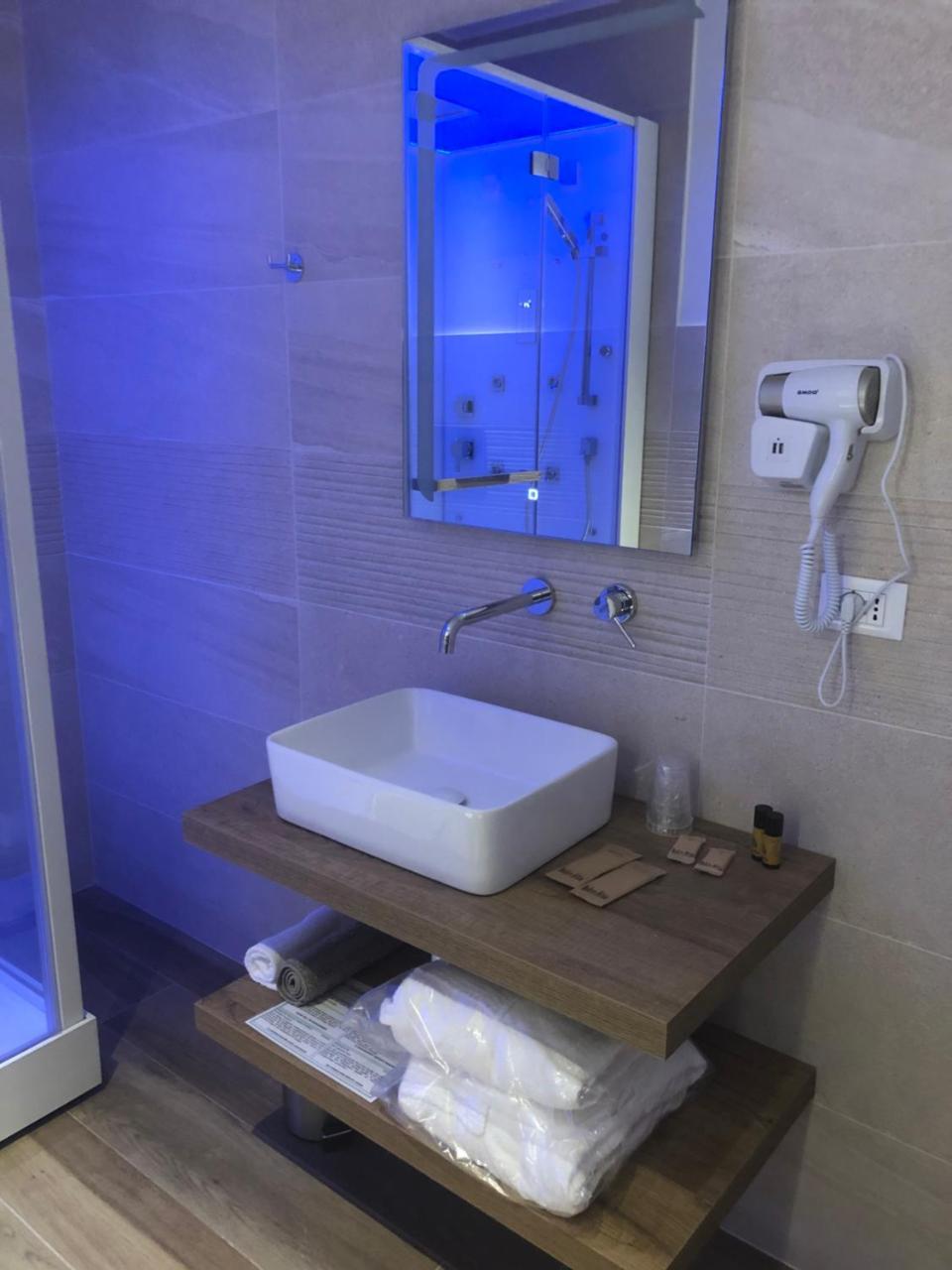 Casablanca Hotel Чивитанова-Марке Экстерьер фото