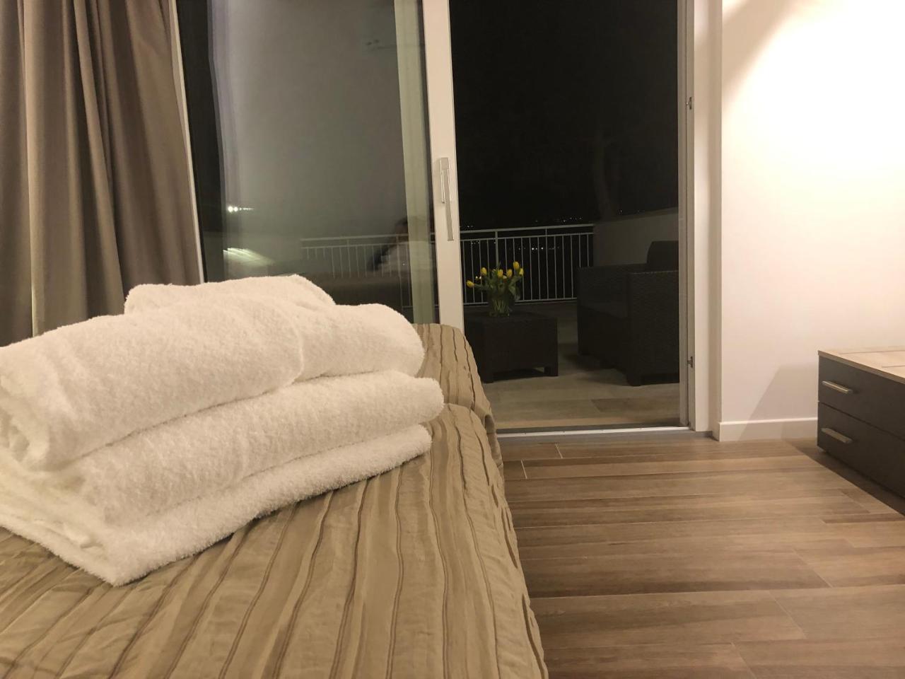 Casablanca Hotel Чивитанова-Марке Экстерьер фото