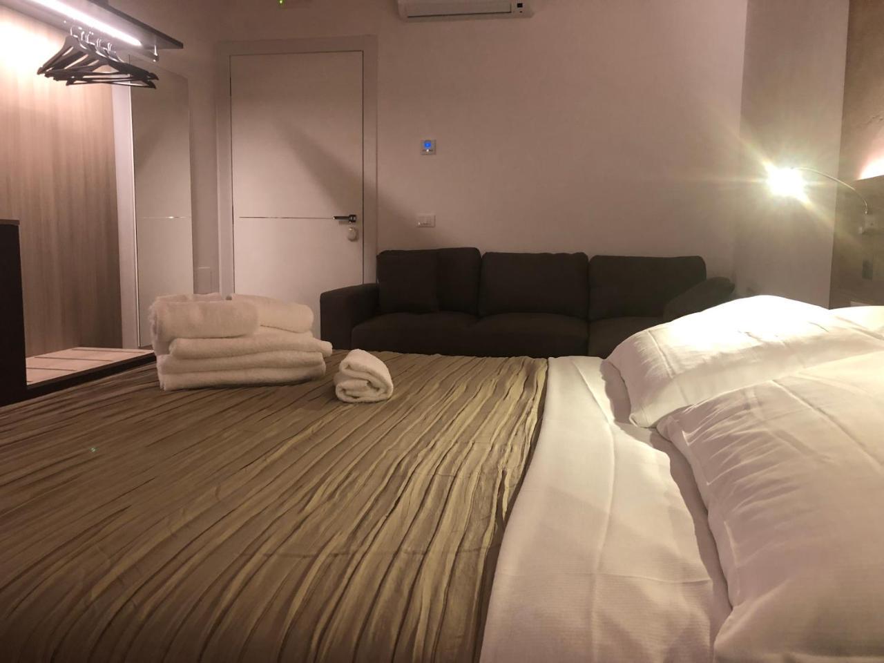 Casablanca Hotel Чивитанова-Марке Экстерьер фото