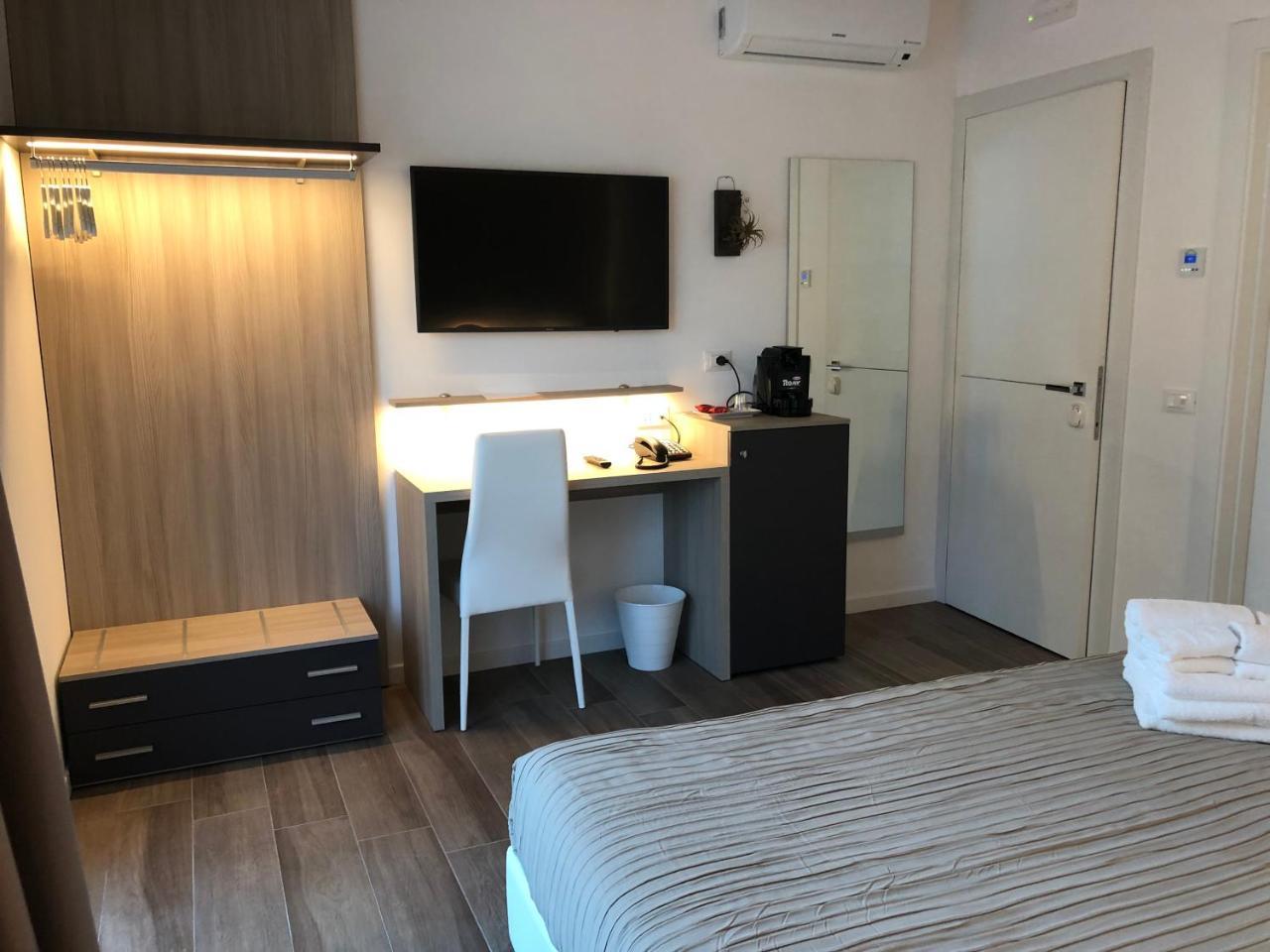 Casablanca Hotel Чивитанова-Марке Экстерьер фото