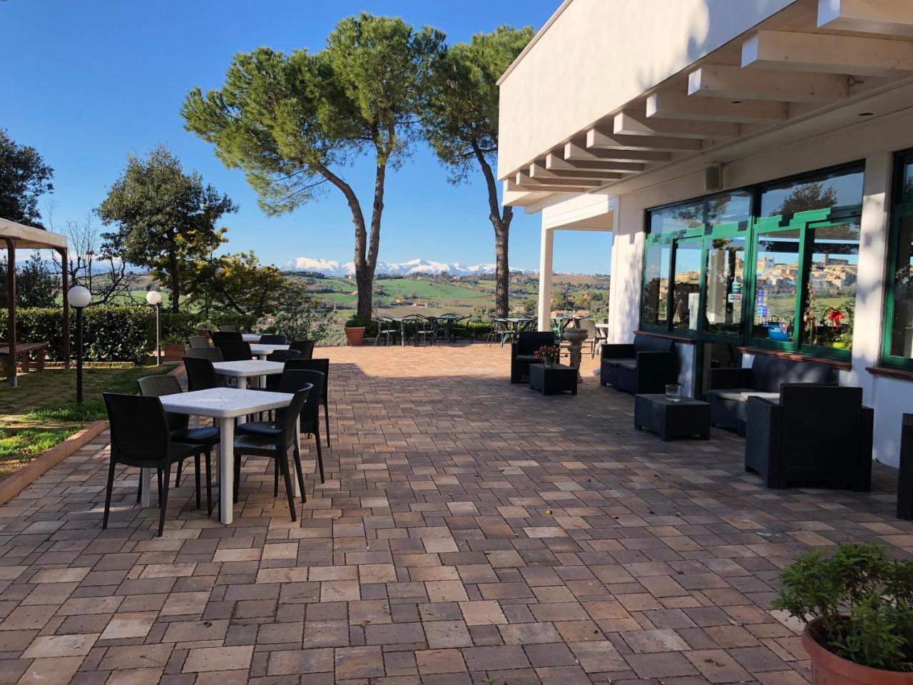 Casablanca Hotel Чивитанова-Марке Экстерьер фото