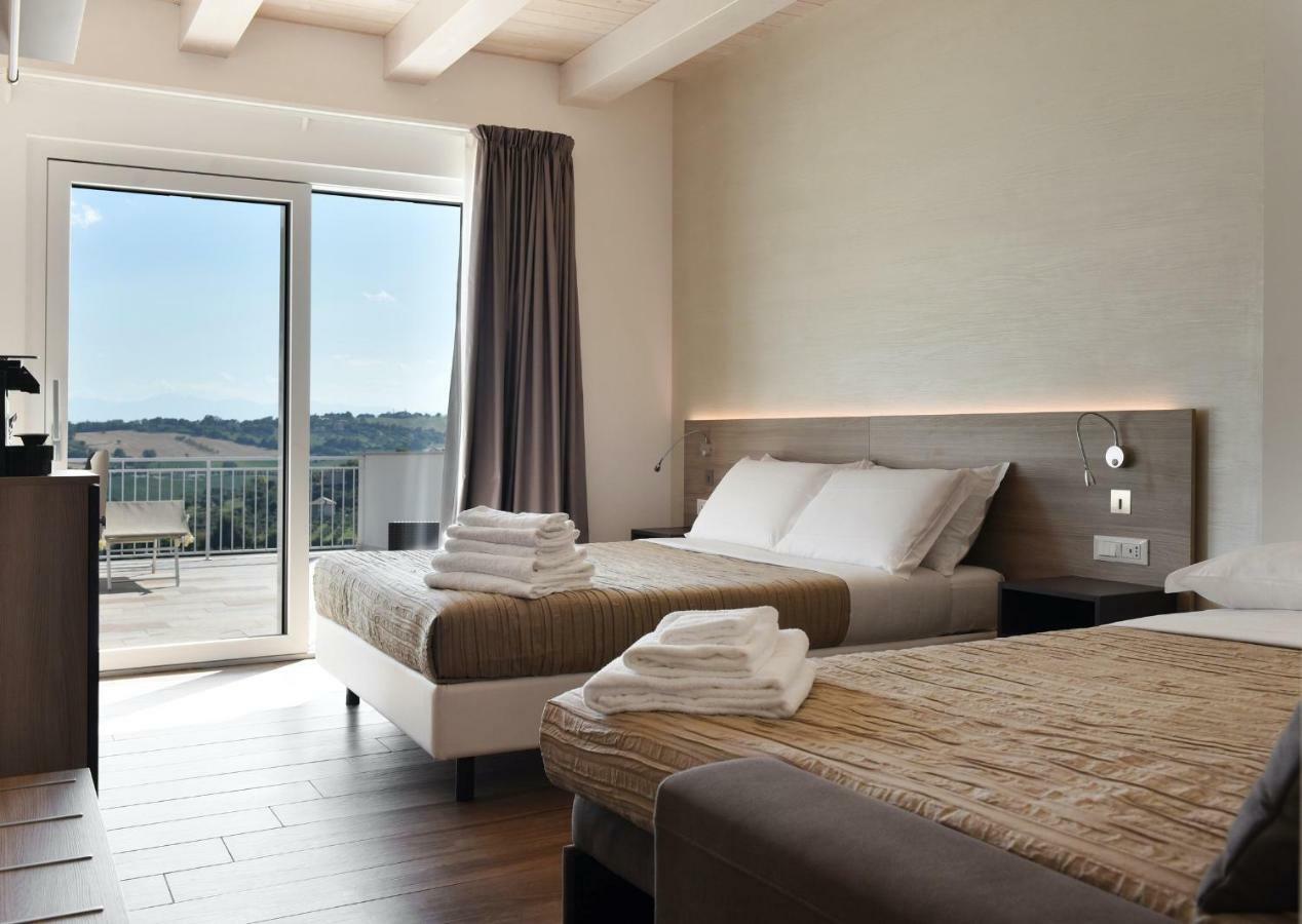 Casablanca Hotel Чивитанова-Марке Экстерьер фото
